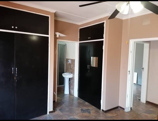 5 BEDROOM FREESTANDING FOR SALE IN STILFONTEIN EXT 4